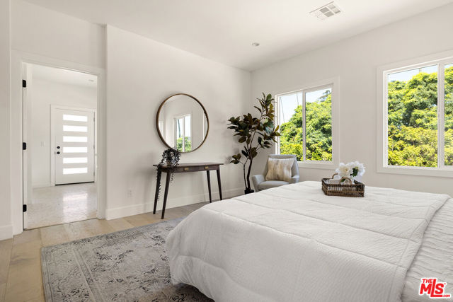 4308 Victoria Park Drive, Los Angeles CA: https://media.crmls.org/mediaz/69bed630-a5aa-42b7-8f74-c0d16dbdef05.jpg