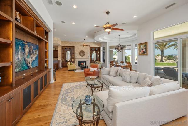 15674 Via Santa Pradera, San Diego CA: https://media.crmls.org/mediaz/69c00769-6819-49f6-bcf4-e7dd72023c9b.jpg