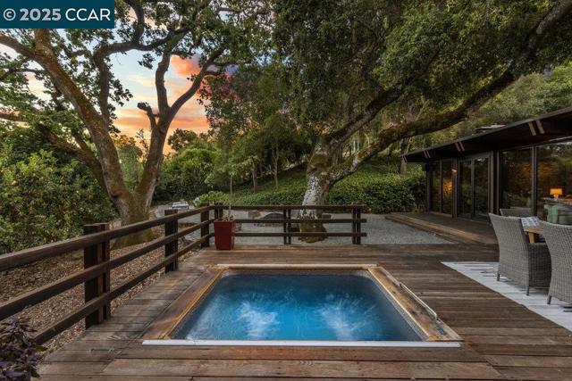 39 El Toyonal, Orinda CA: https://media.crmls.org/mediaz/69c0c6cd-37e6-416e-8b79-b17b0e8aafcb.jpg