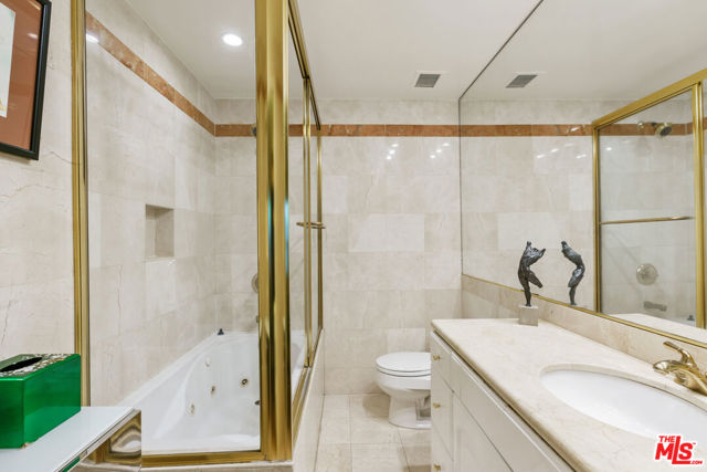 1131 Alta Loma Road, West Hollywood CA: https://media.crmls.org/mediaz/69c11fcc-ec9a-4c78-8fab-0898dbd91e5c.jpg