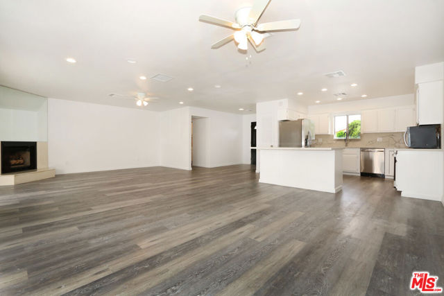 Image 13 of 28 For 76983 California Drive