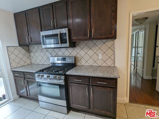 633 N Sweetzer Avenue, West Hollywood CA: https://media.crmls.org/mediaz/69c1d9fe-656e-45d0-adc8-48c78fc0c577.jpg