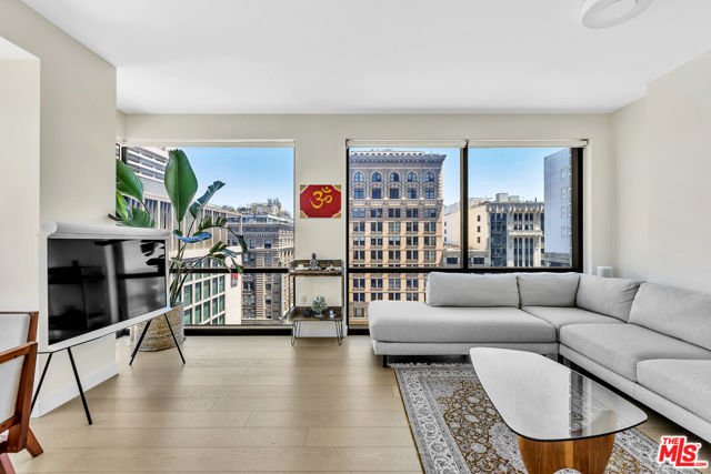 400 S Broadway, Los Angeles CA: https://media.crmls.org/mediaz/69c25a81-96ba-43f1-a5f9-7cb232863418.jpg