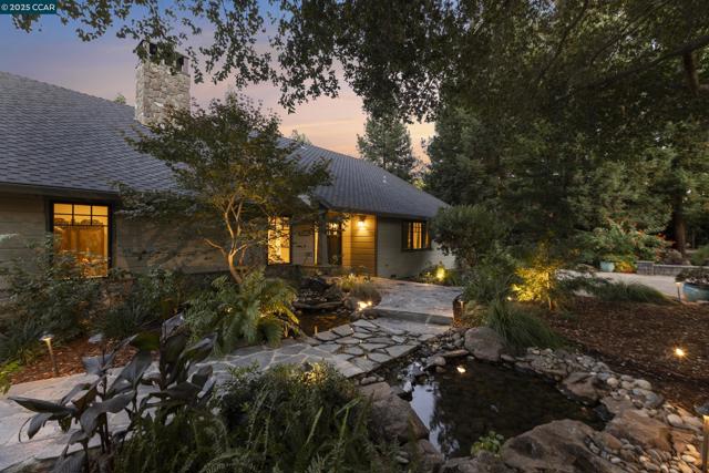 350 Pine Creek Rd, Walnut Creek CA: https://media.crmls.org/mediaz/69c2e26c-854a-4f6f-a807-1e5948e12351.jpg