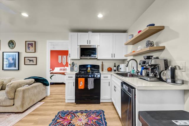 4927 Ellenwood Drive, Los Angeles CA: https://media.crmls.org/mediaz/69c33d22-9548-4b42-8b3d-767458e8bdf7.jpg