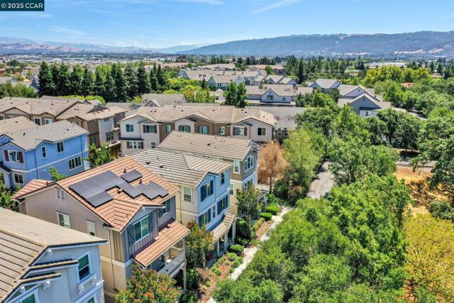 6983 Alamo Creek Trl, Dublin CA: https://media.crmls.org/mediaz/69c37baa-a765-49e7-a0b5-86f45ecf3feb.jpg