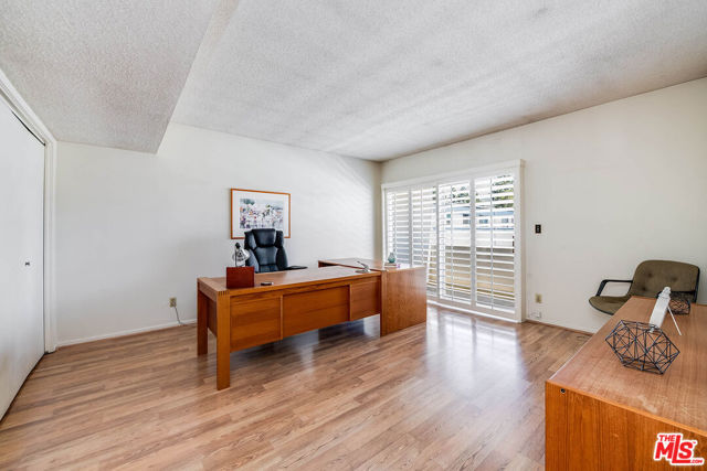 4331 W Sarah Street, Burbank CA: https://media.crmls.org/mediaz/69c381d5-3859-4275-a473-4a60bd56b73b.jpg