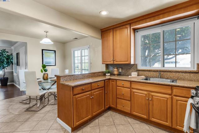 15028 Grenda St, San Leandro CA: https://media.crmls.org/mediaz/69c3a4d2-a517-426d-9c86-87343f0af8c2.jpg