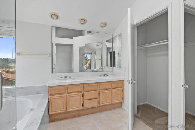 12305 Crisscross Ln, San Diego CA: https://media.crmls.org/mediaz/69c4390f-b5f8-45ed-999e-7b5e9dce1858.jpg