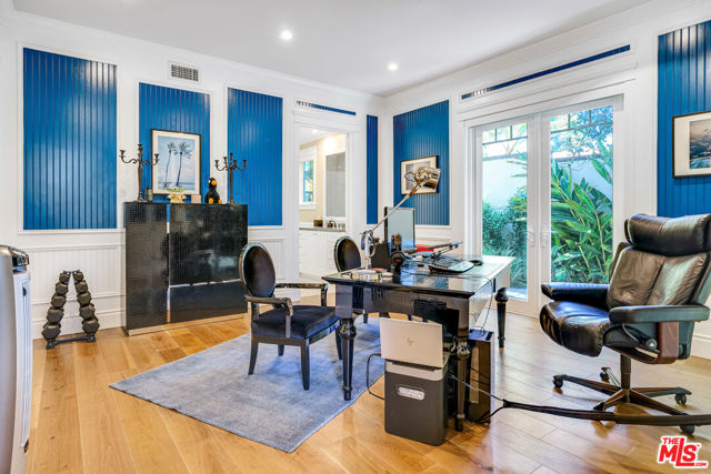 19633 Wells Drive, Tarzana CA: https://media.crmls.org/mediaz/69c46389-4d0c-4436-9805-f9acebffe6d4.jpg