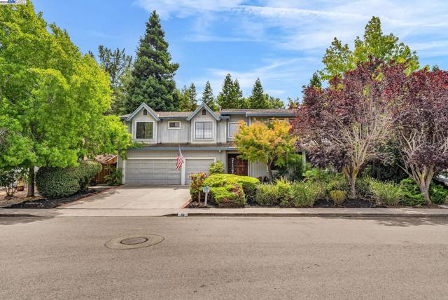 22 Cobblestone Ct, San Ramon CA: https://media.crmls.org/mediaz/69c49d5c-70c0-4ca8-89dd-03ff46a68abe.jpg