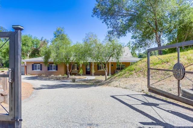Detail Gallery Image 1 of 1 For 1541 Santa Margarita Dr, Fallbrook,  CA 92028 - 5 Beds | 3 Baths