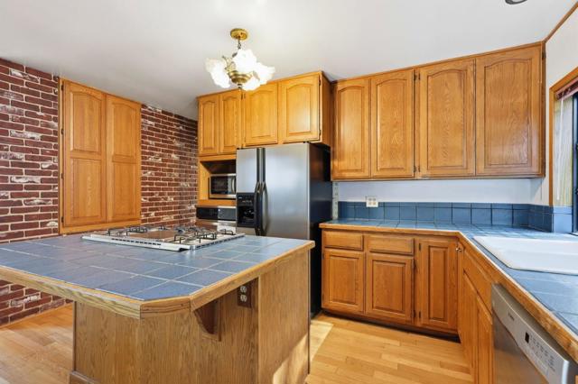 2081 Rollingwood Drive, San Bruno CA: https://media.crmls.org/mediaz/69c4c523-ac4e-475f-af84-c1b7df487600.jpg