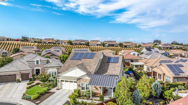 2062 Reserva Ct, Brentwood CA: https://media.crmls.org/mediaz/69c555ba-78dd-4636-bf82-5cbc4f9c4610.jpg