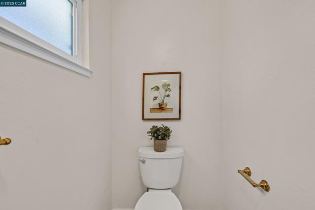 222 Scotts Mill Ct, Danville CA: https://media.crmls.org/mediaz/69c5f304-1ca6-4909-84af-3b1879bc3983.jpg