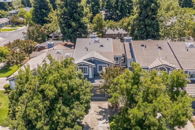 1789 Corte Sueno, Livermore CA: https://media.crmls.org/mediaz/69c621b2-f44c-45e6-8587-09958f5b70cc.jpg