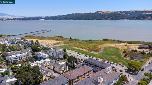239 Marina Village Rd, Benicia CA: https://media.crmls.org/mediaz/69c62ebe-360d-47f7-a4c4-9aa3eb427208.jpg
