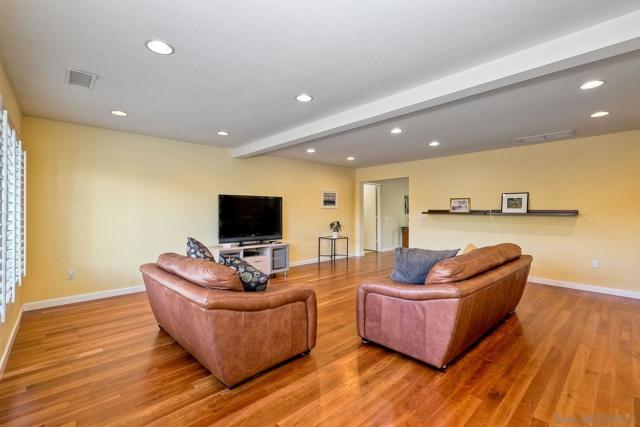 3625 Country Meadow Ln, Escondido CA: https://media.crmls.org/mediaz/69c67f5e-730f-4a3c-85f6-f91ed453384d.jpg