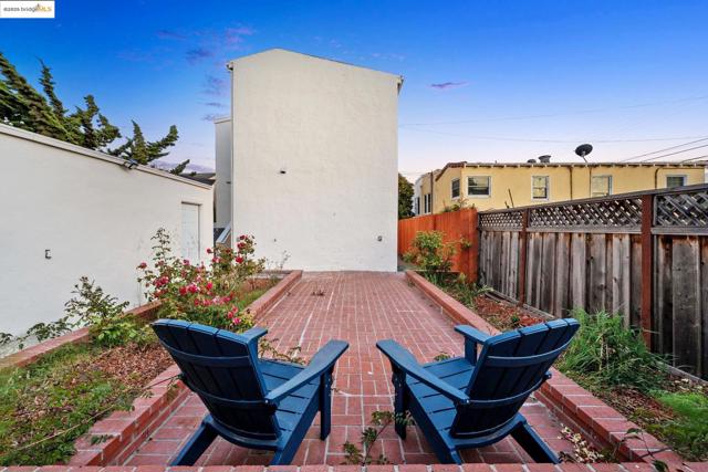 1207 Cedar St, Berkeley CA: https://media.crmls.org/mediaz/69c70757-f5f6-45c3-8941-863c29dbb9d7.jpg