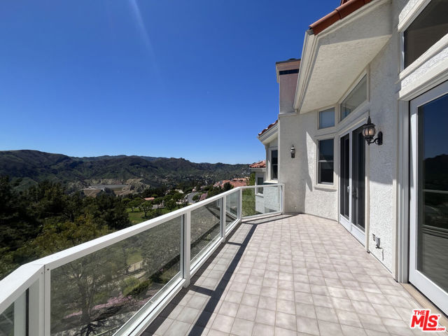 2046 Palisades Drive, Pacific Palisades CA: https://media.crmls.org/mediaz/69c71ddf-4e13-4342-8fbd-08a776041f65.jpg
