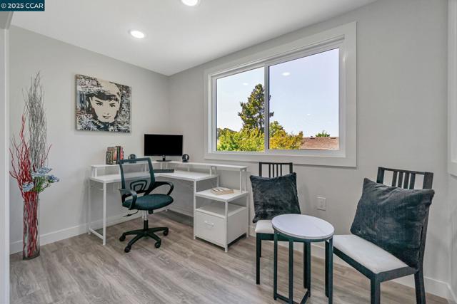 2900 Tice Creek Dr, Walnut Creek CA: https://media.crmls.org/mediaz/69c74e7f-63f6-4d0f-a702-e41d3924f2b7.jpg