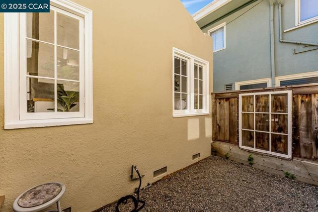654 Mandana Blvd, Oakland, California 94610, 1 Bedroom Bedrooms, ,1 BathroomBathrooms,Condominium,For Sale,Mandana Blvd,41086148