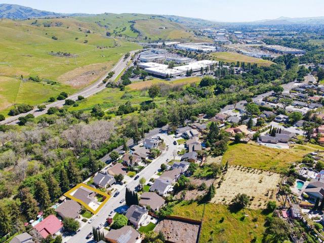 4950 Scarlett Way, San Jose CA: https://media.crmls.org/mediaz/69c7632a-4bcd-4ad3-8a9e-1aa97844e233.jpg