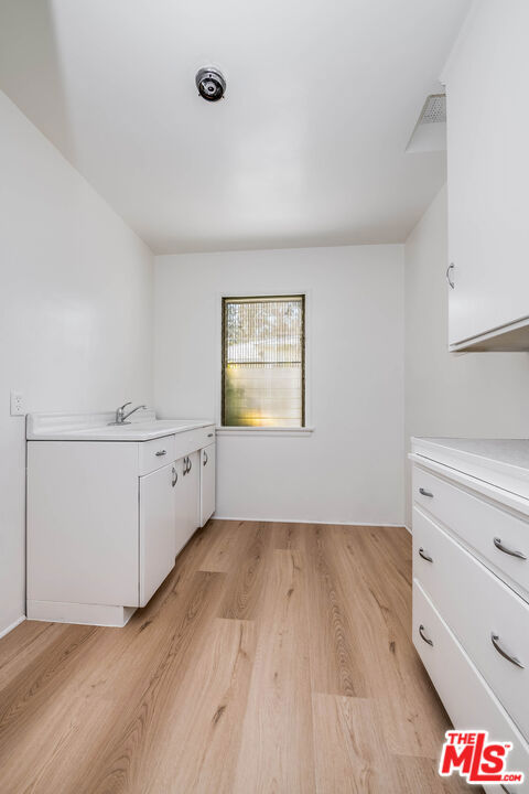 10941 Peach Grove Street, Toluca Lake CA: https://media.crmls.org/mediaz/69c87dc5-3f9a-410f-bdda-bb7dbf214de2.jpg