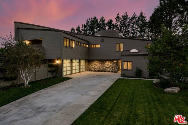 17765 Camino De Yatasto, Pacific Palisades CA: https://media.crmls.org/mediaz/69c889c7-07b3-46a6-8776-485d1bab135d.jpg