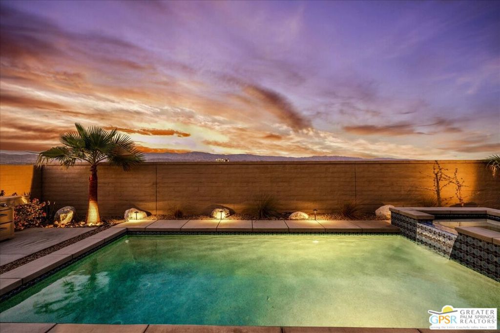 https://media.crmls.org/mediaz/69c8ab3c-c964-44ae-bf6e-3096d60eab94.jpg?preset=X-Large