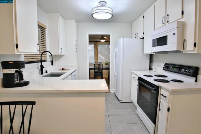 Image 5 of 15 For 389 Belmont St  109