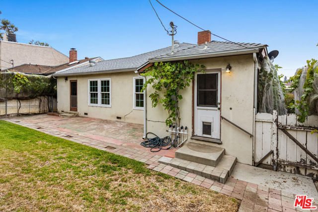 5718 Eveward Road, Culver City CA: https://media.crmls.org/mediaz/69c8d73a-2b80-41d8-98d2-af829f3c9c6e.jpg