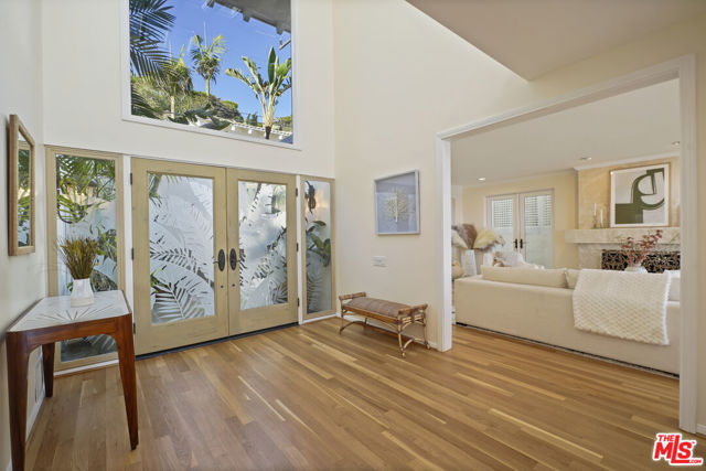 26908 Malibu Cove Colony Drive, Malibu CA: https://media.crmls.org/mediaz/69c927be-2e02-4e14-af5d-8a6f236e0077.jpg