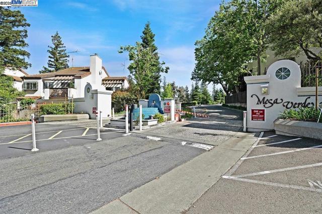 21083 Gary Dr, Hayward CA: https://media.crmls.org/mediaz/69c92da9-2baf-4917-8a96-581a11640c11.jpg