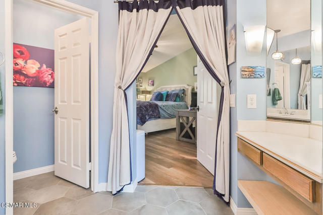 388 Country Club Drive, Simi Valley CA: https://media.crmls.org/mediaz/69c942d5-5899-47d0-864a-6223732f42cf.jpg
