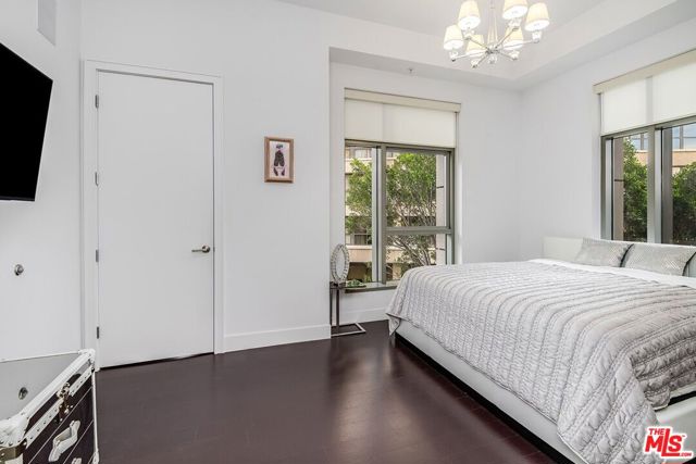 10776 Wilshire Boulevard, 301 photo 19