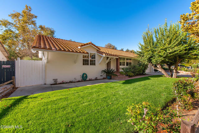 952 Carefree Drive, Simi Valley CA: https://media.crmls.org/mediaz/69c9aa1e-1b14-4a50-8909-67c01bf48618.jpg