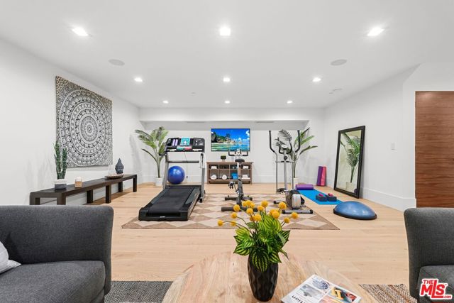 4153 Vantage Avenue, Studio City CA: https://media.crmls.org/mediaz/69ca3964-ad49-464f-a672-d3319962f97e.jpg