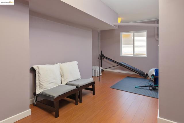 10353 Royal Oak Rd, Oakland CA: https://media.crmls.org/mediaz/69ca7a6a-f502-4b59-af29-fd72a5f8fc40.jpg