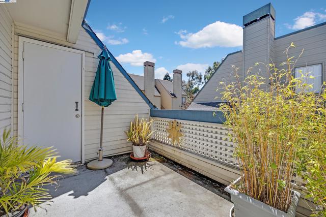 3754 N Stoneglen, Richmond CA: https://media.crmls.org/mediaz/69cb2ce9-103f-43f0-a0e0-33787bba6c46.jpg