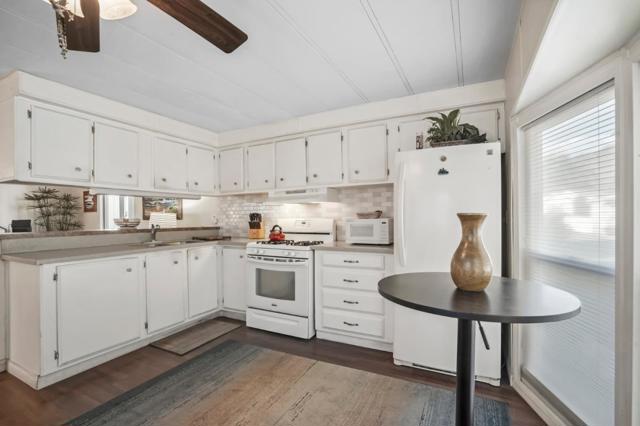 9097 N Ventura Avenue, Ventura CA: https://media.crmls.org/mediaz/69cc29a7-2e9d-4846-ab1e-b8c8f45fd0b1.jpg