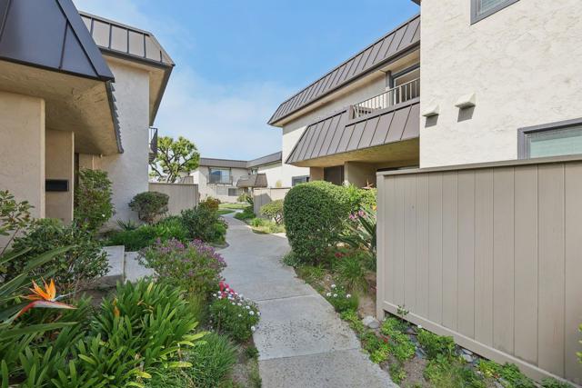872 S Sierra Ave, Solana Beach CA: https://media.crmls.org/mediaz/69cc3e73-83d4-4352-afe8-107577bd1d73.jpg