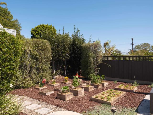 675 Silvergate Ave, San Diego CA: https://media.crmls.org/mediaz/69cc58f9-28b1-4cd3-b3b4-c91dd4ae1c3f.jpg