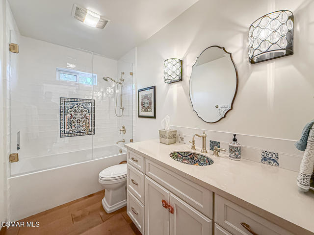 4255 Saddlecrest Lane, Westlake Village CA: https://media.crmls.org/mediaz/69ccd951-4674-4ef0-b7be-ff9e97484a6c.jpg