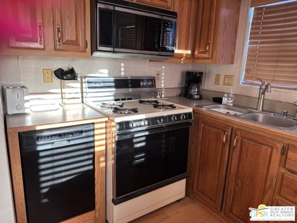 https://media.crmls.org/mediaz/69ccea91-2fca-486d-95d7-17c70bc3ff76.jpg?preset=X-Large