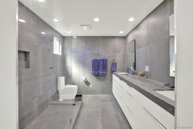 17351 Saint Andrews Dr, Poway CA: https://media.crmls.org/mediaz/69cd4a34-5e27-4163-92a7-d34ca0d5490f.jpg
