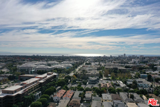 1533 Yale Street, Santa Monica CA: https://media.crmls.org/mediaz/69cd4dab-1fe2-4dfd-859a-5ea7260e7a3d.jpg