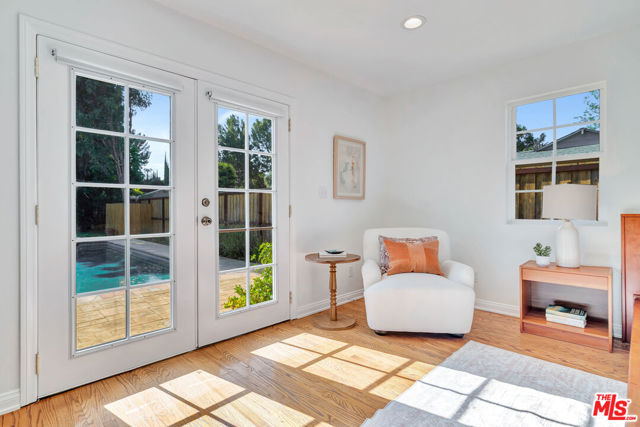 6001 Oakdale Avenue, Woodland Hills CA: https://media.crmls.org/mediaz/69cde152-e068-45dd-be46-8d8591003de1.jpg