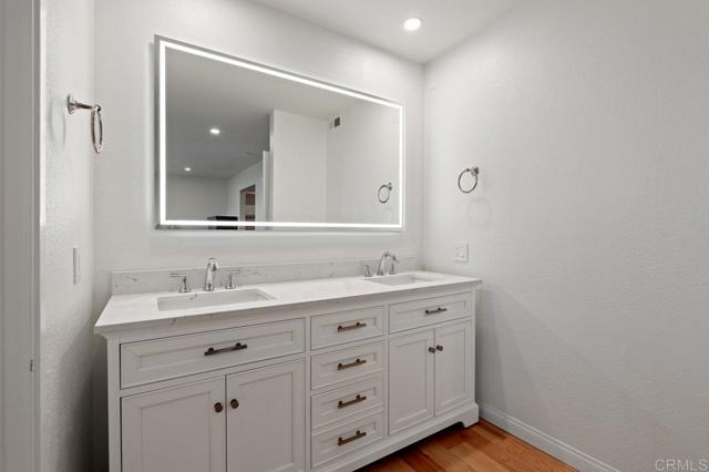 2163 Caminito San Martin, La Jolla CA: https://media.crmls.org/mediaz/69ce0f57-9ca0-4b28-9ab1-7da270e887cf.jpg