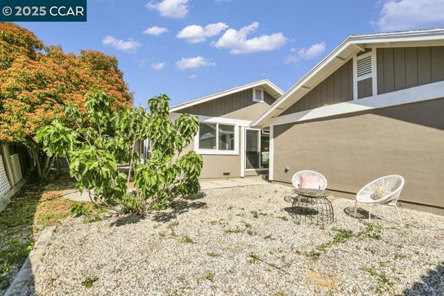 1821 Alicante Ct, Concord CA: https://media.crmls.org/mediaz/69ceeda6-b7a8-4e51-ab1b-0584bd43f9d1.jpg